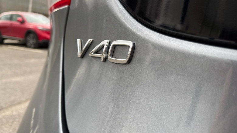 Volvo V40 T2 [122] R DESIGN Edition 5dr Petrol Hatchback